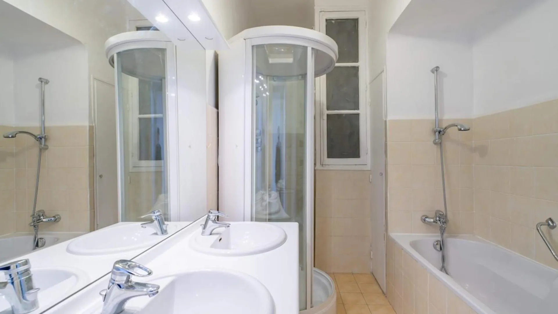 公寓 Wonderful 3 Bedroom Overlooking The Old Port 戛纳