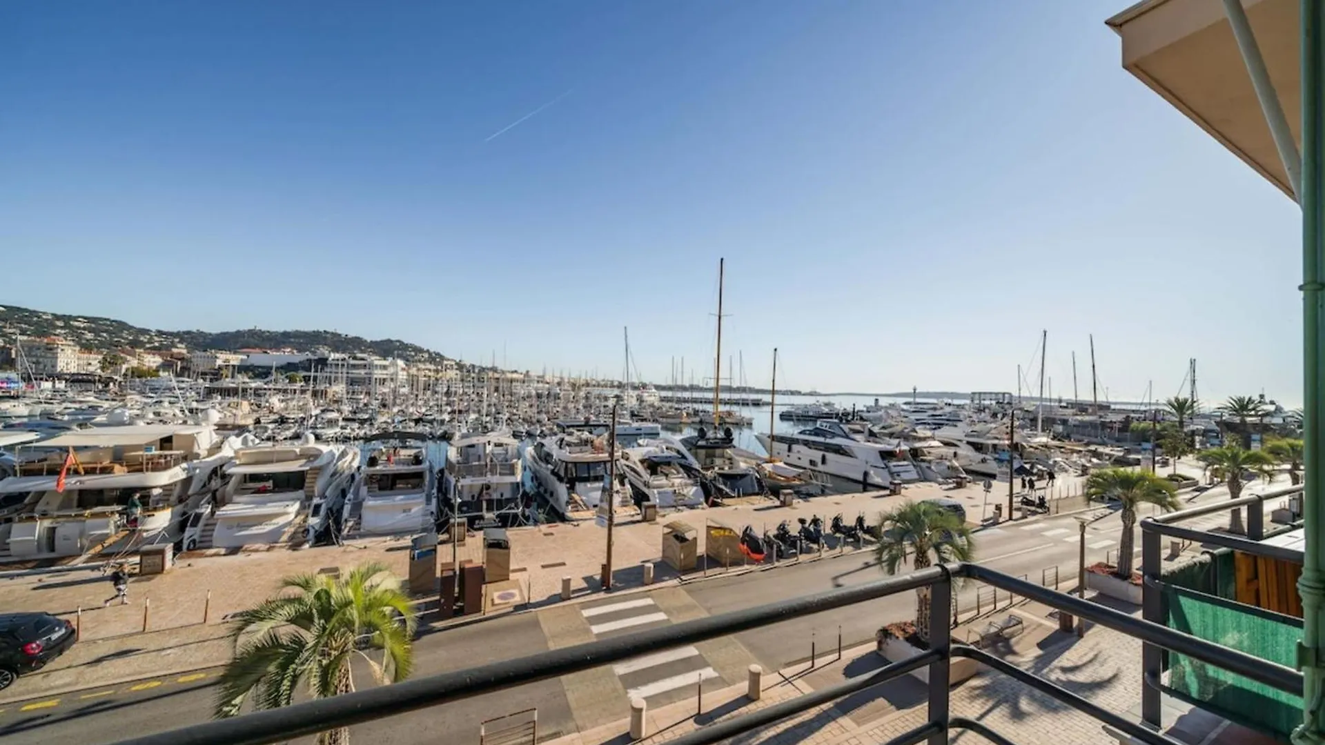 公寓 Wonderful 3 Bedroom Overlooking The Old Port 戛纳