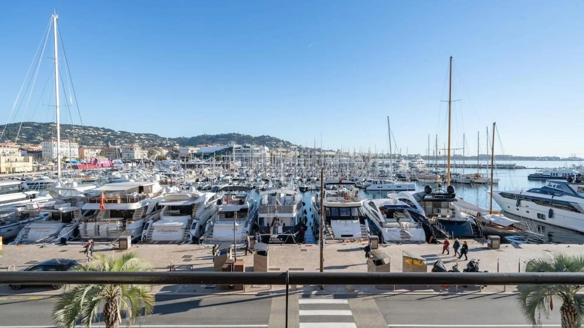 Wonderful 3 Bedroom Overlooking The Old Port Cannes